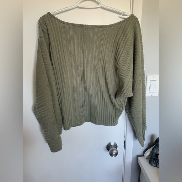 Sz M BUNDLE. Sweaters, cardigan. Hunter green, and maroon colours. - Picture 3 of 10